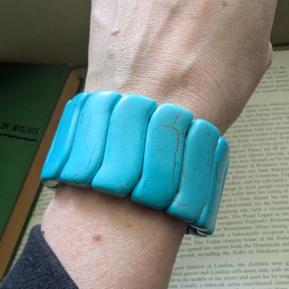 Turquoise Large Stretch Bracelet - Picture 1 of 8